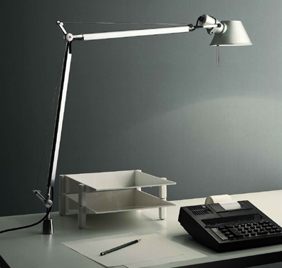 Artemide Tolomeo Tavolo mit Schraubbefestigung