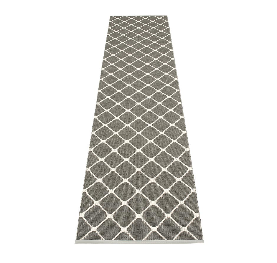 pappelina Rex Kunststoff-Teppich 70 x 335 cm charcoal/vanille